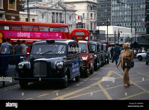 victoria taxi station